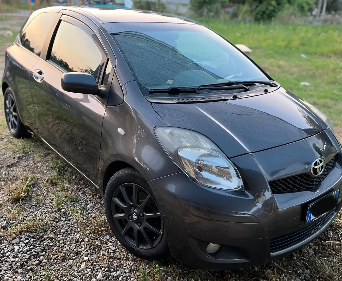 Toyota Yaris 3p 1.4 d-4d Sol c/vsc+trc - 1