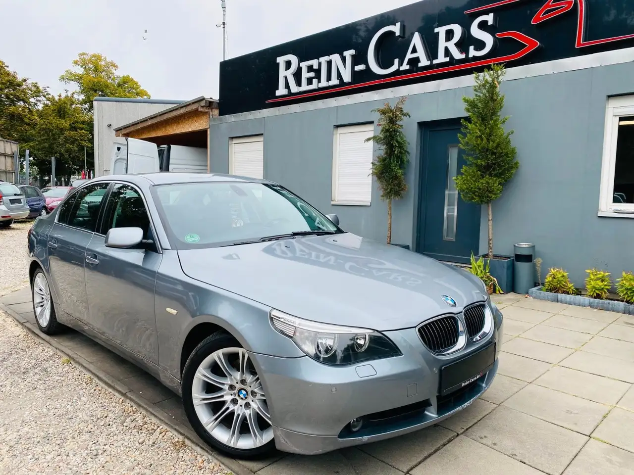 BMW 523