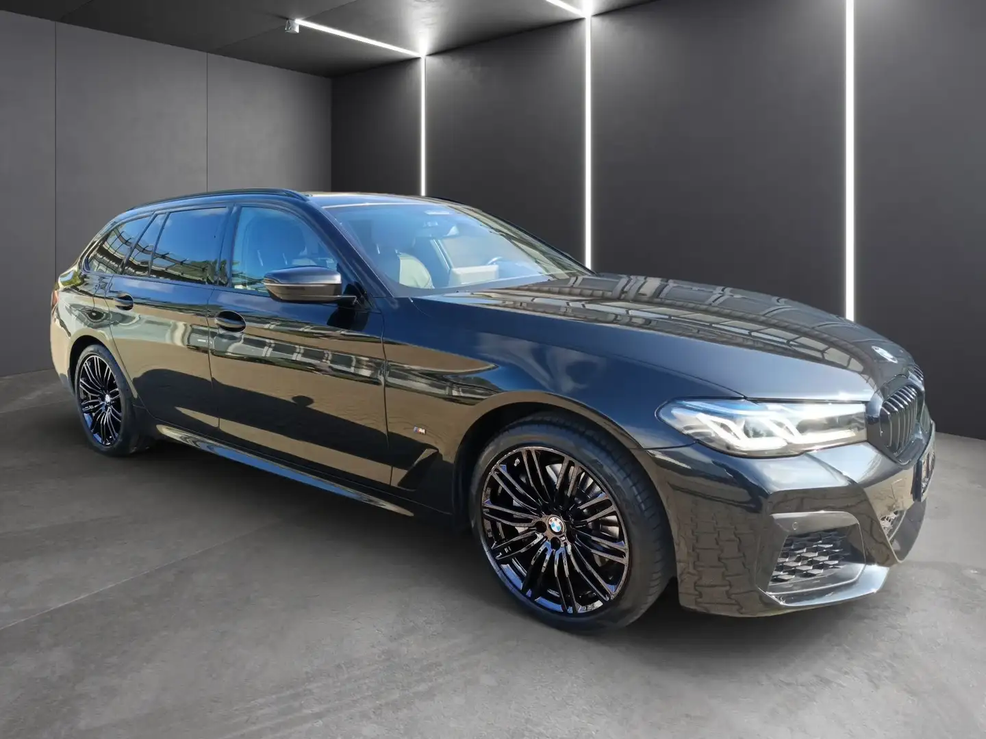 BMW 530 i xDrive Touring+M SPORTPAKET+LASERLICHT+KOMFORTSI Schwarz - 2