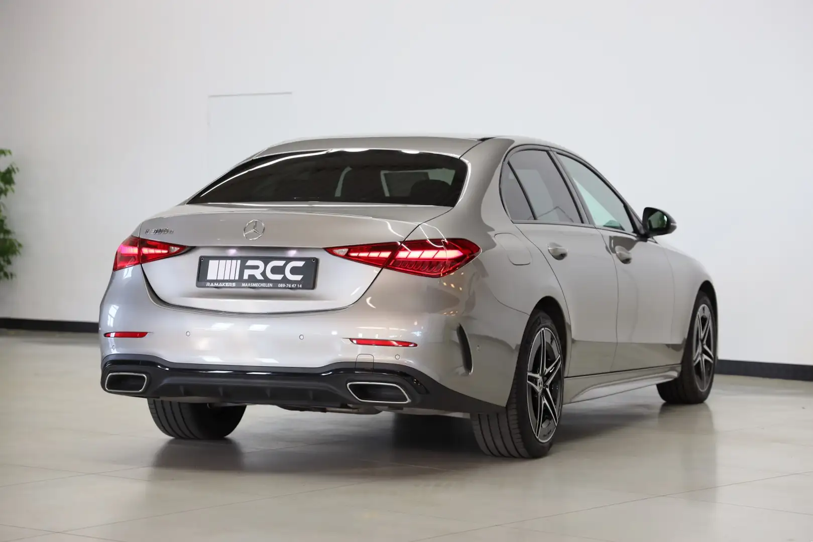 Mercedes-Benz C 300 e AMG Night Burmester Memory Camera Dodehoek Zilver - 2
