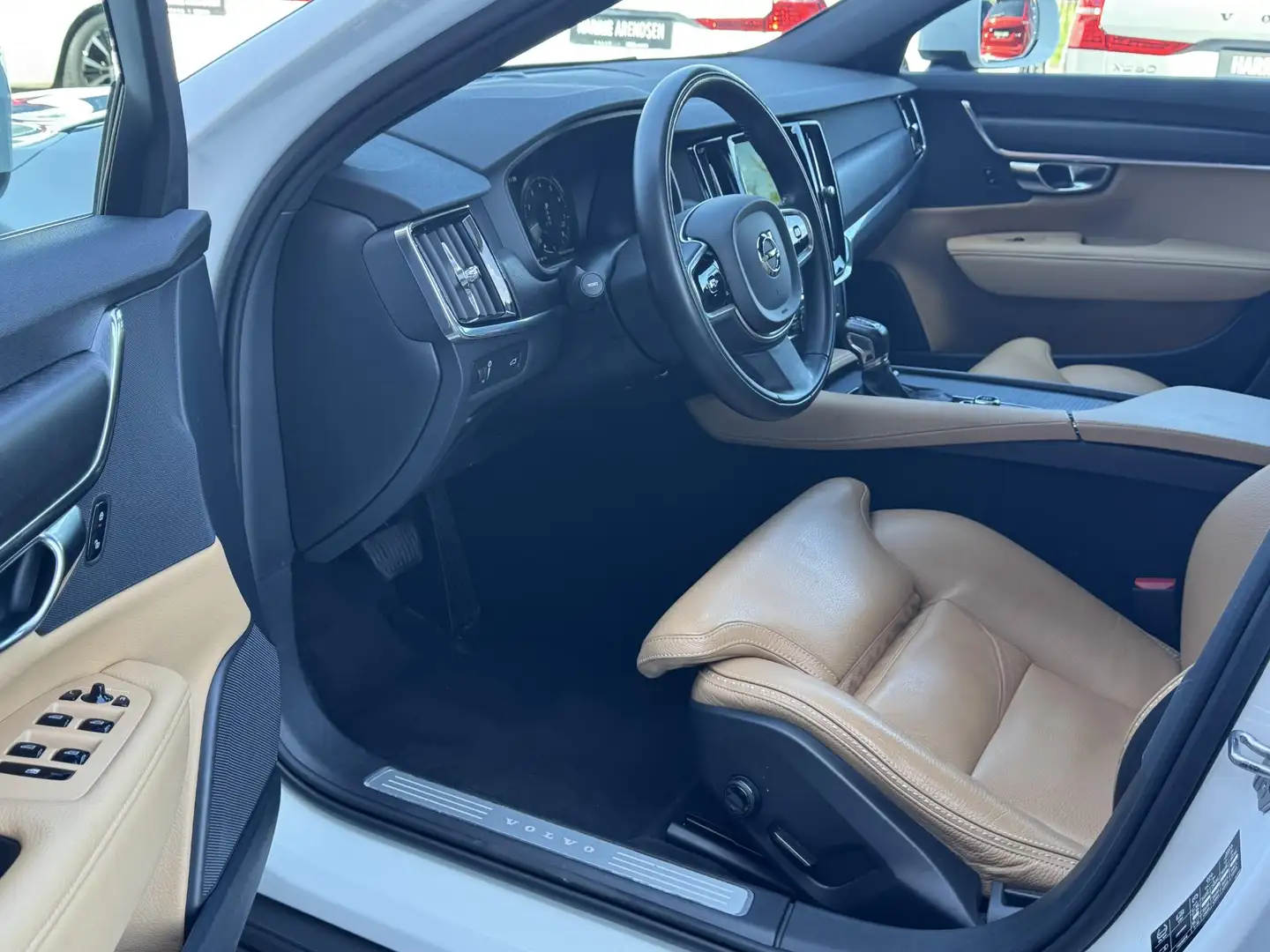 Volvo V90 Cross Country 2.0 T5 AWD 90th Anniversary Edition | Trekhaak | L Alb - 2