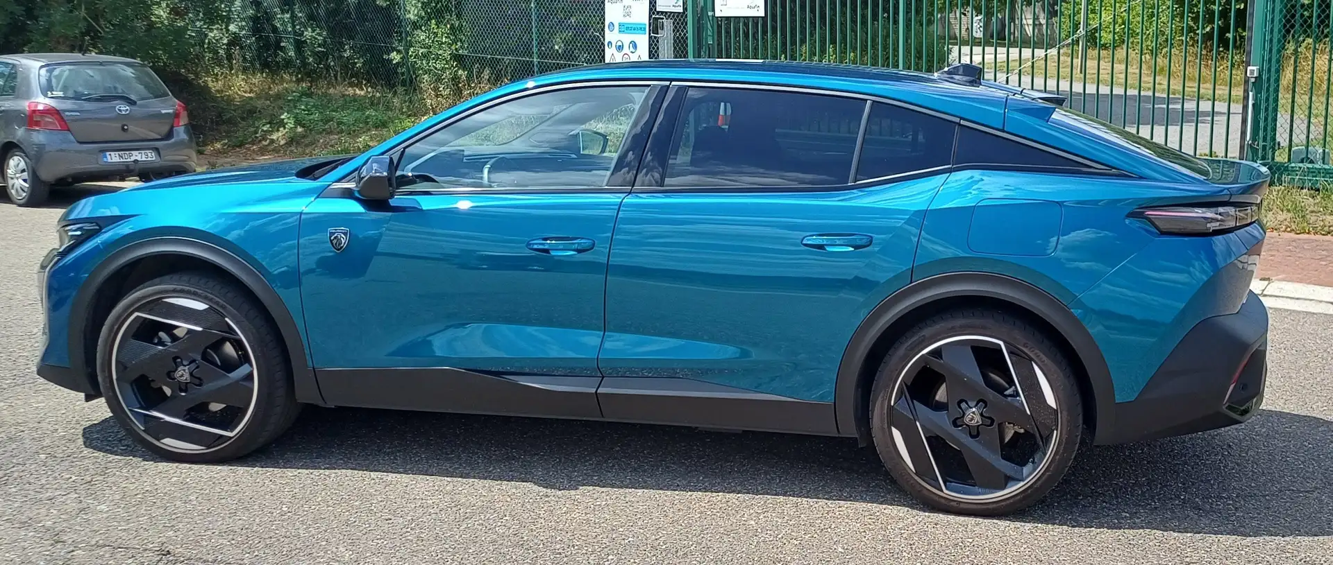 Peugeot 408 408 Hybrid 225 e-EAT8 GT Albastru - 1