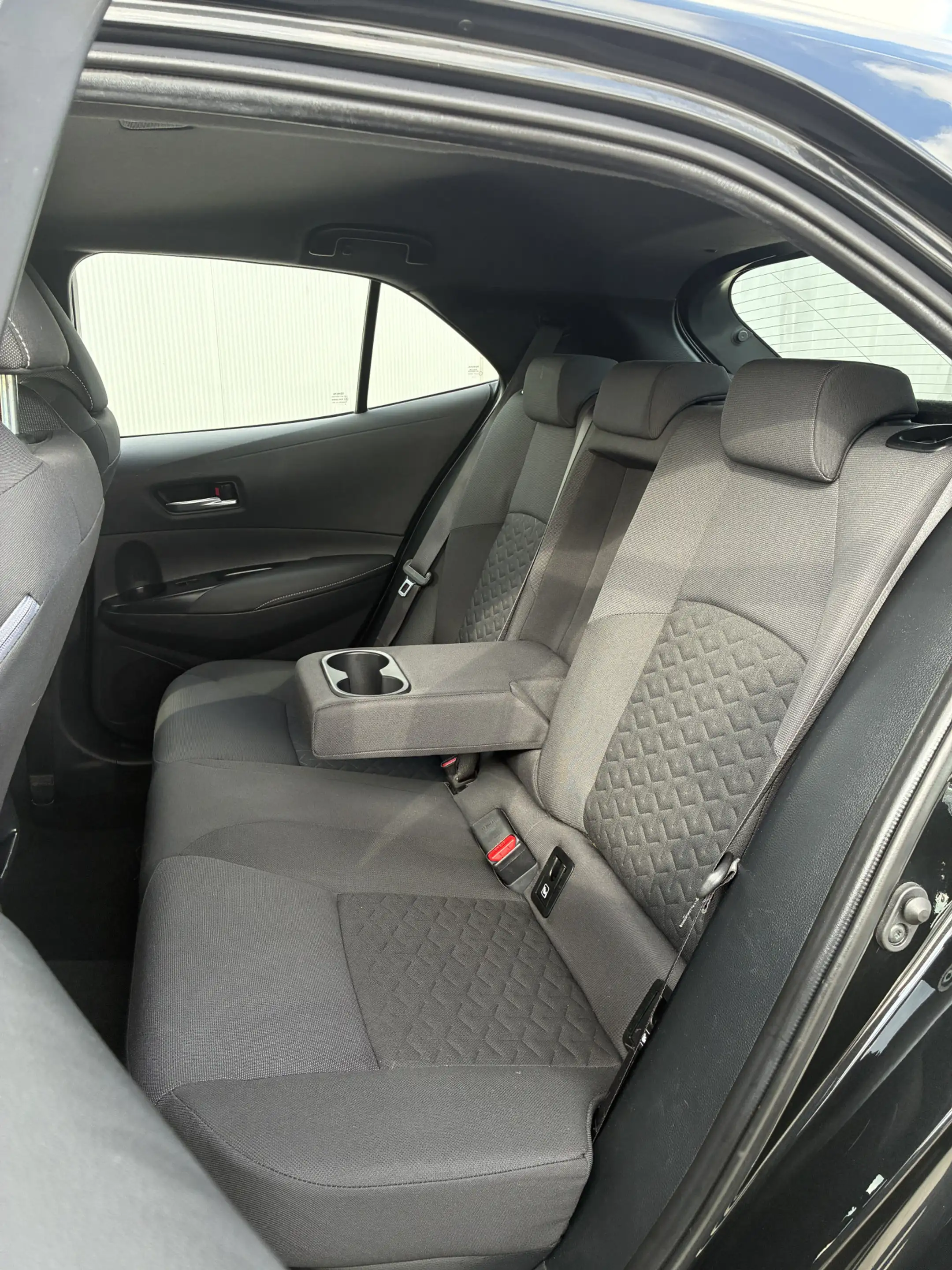 Toyota Corolla 2.0 Hybrid Style — photo 11