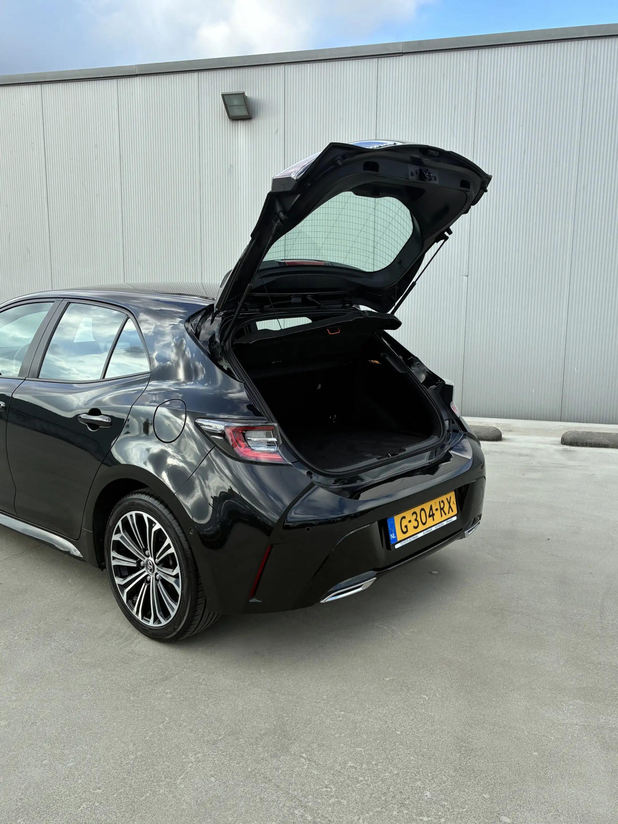 Toyota Corolla 2.0 Hybrid Style — photo 14