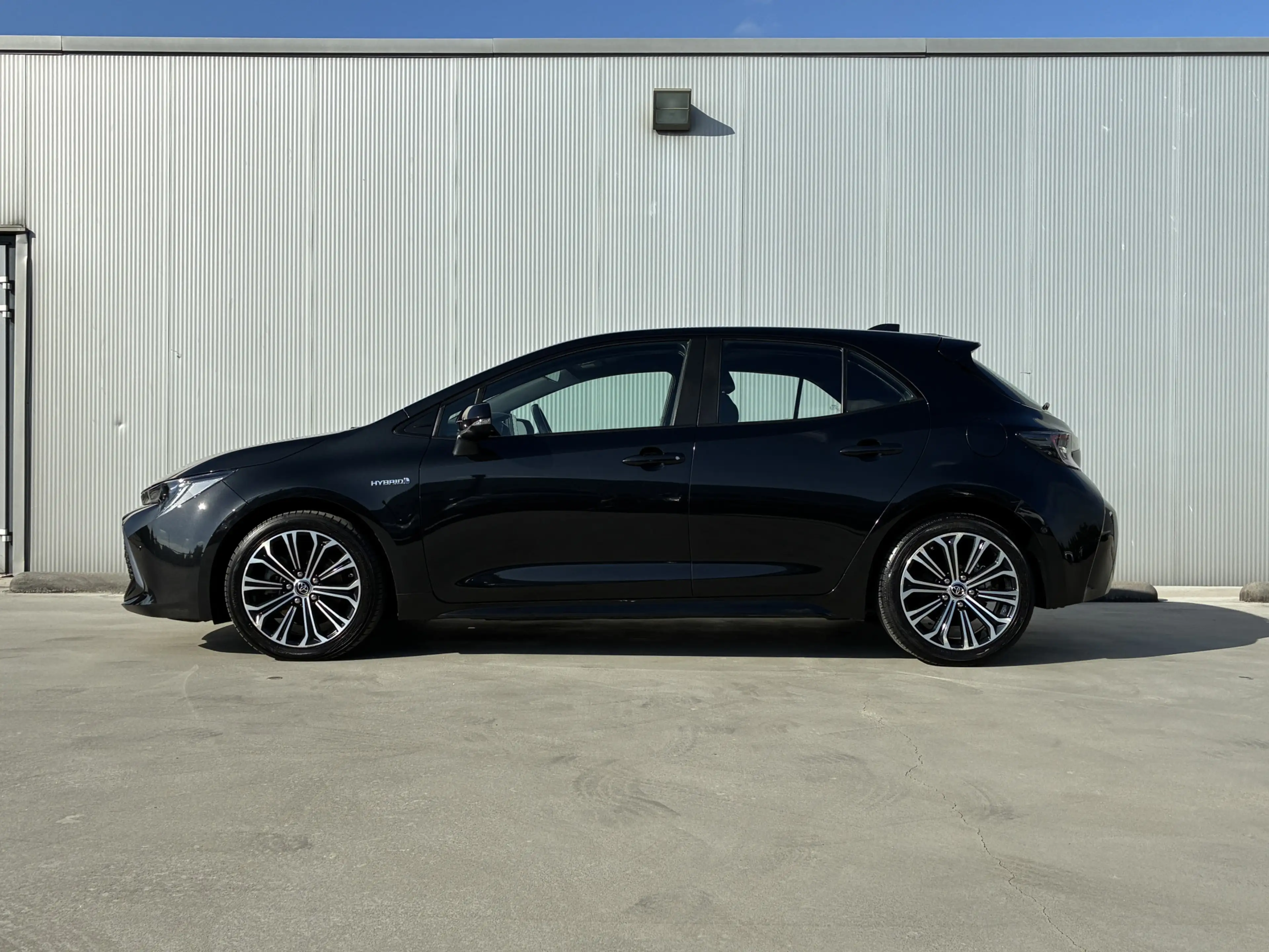 Toyota Corolla 2.0 Hybrid Style — photo 2