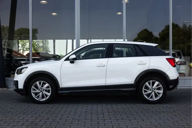 Audi Q2 view 5