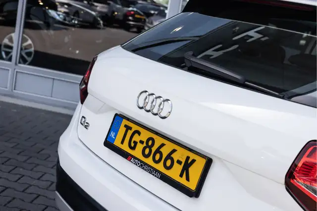 Audi Q2 view 11