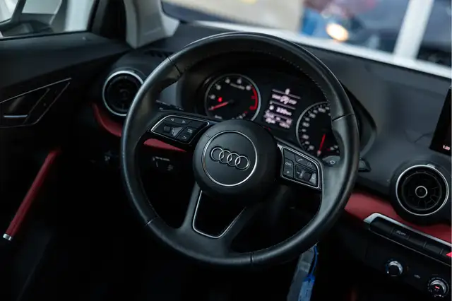 Audi Q2 view 7
