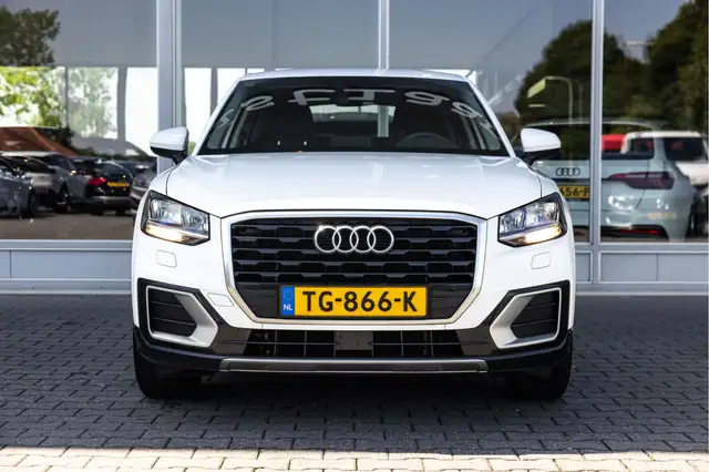 Audi Q2 view 3