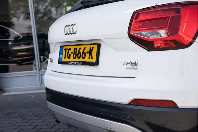 Audi Q2 view 10