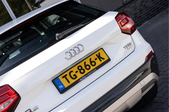 Audi Q2 view 12
