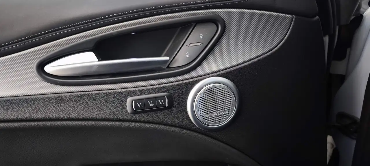 Alfa Romeo Stelvio 2023 — фото 11
