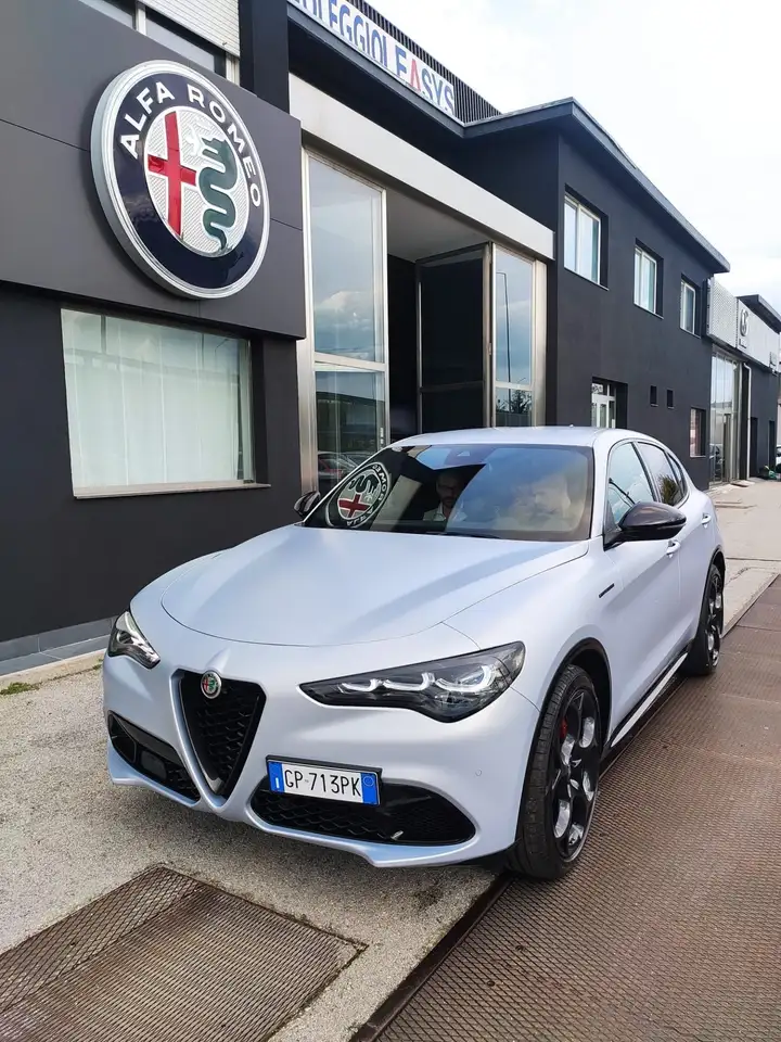 Alfa Romeo Stelvio 2023