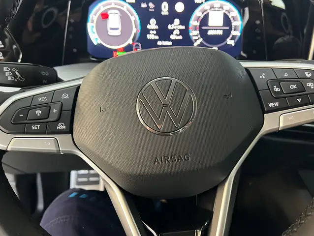 Volkswagen Golf view 8