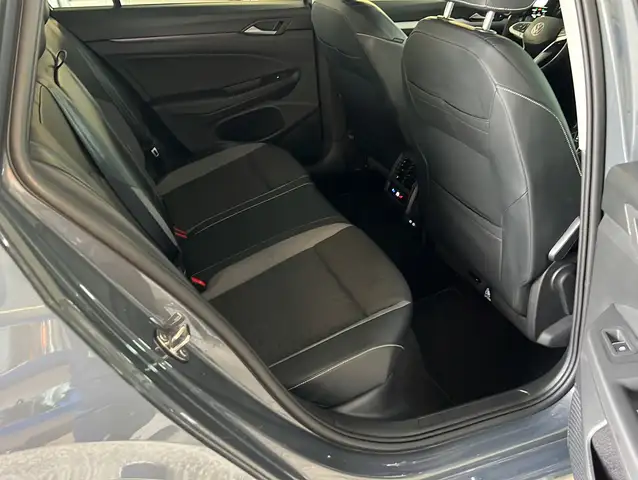 Volkswagen Golf view 21