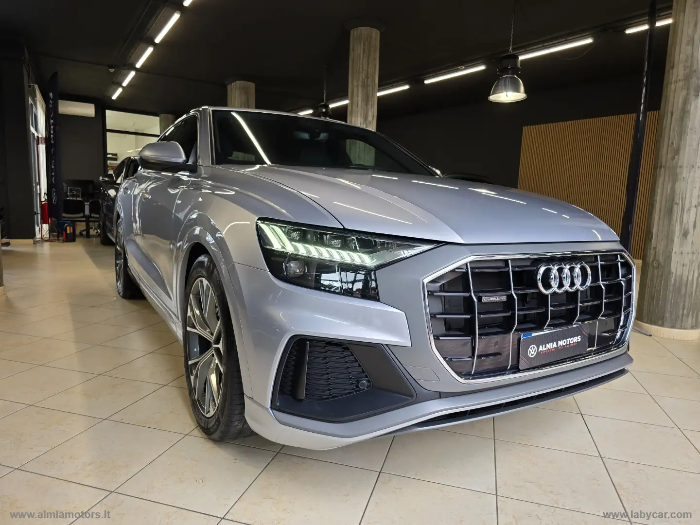 Audi Q8 45 TDI quattro tiptronic Sport Gris - 2