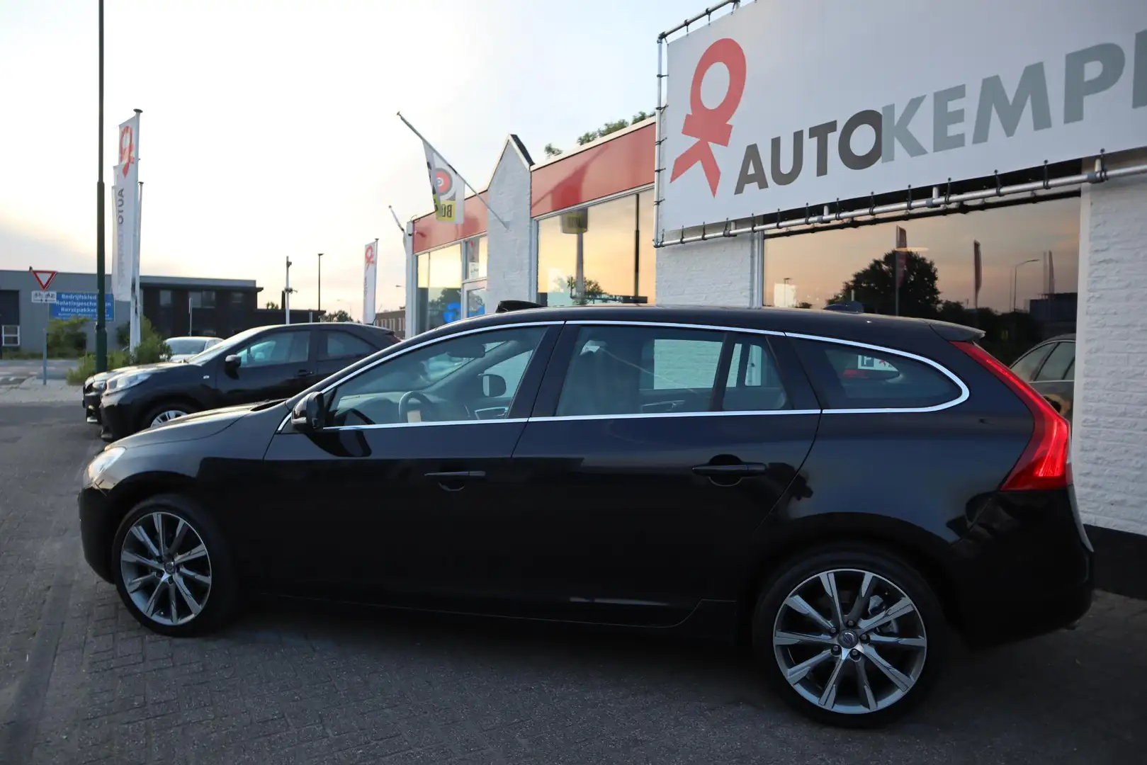 Volvo V60 3.0 T6 AWD SUMMUM PANORAMADAK|LEER|AWD|NAVI|YOUNGT Nero - 2