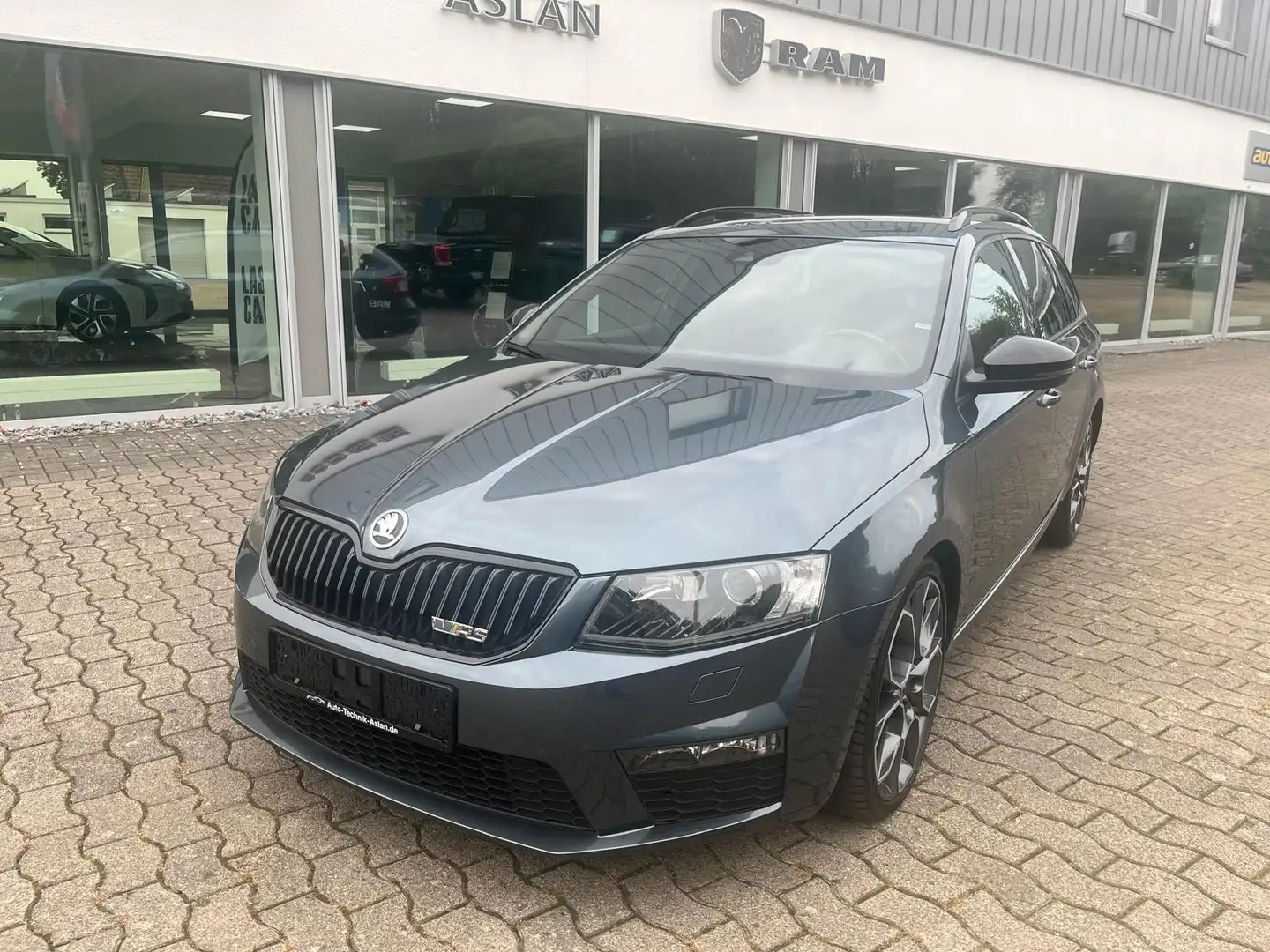 Skoda Octavia Combi RS Grau - 1