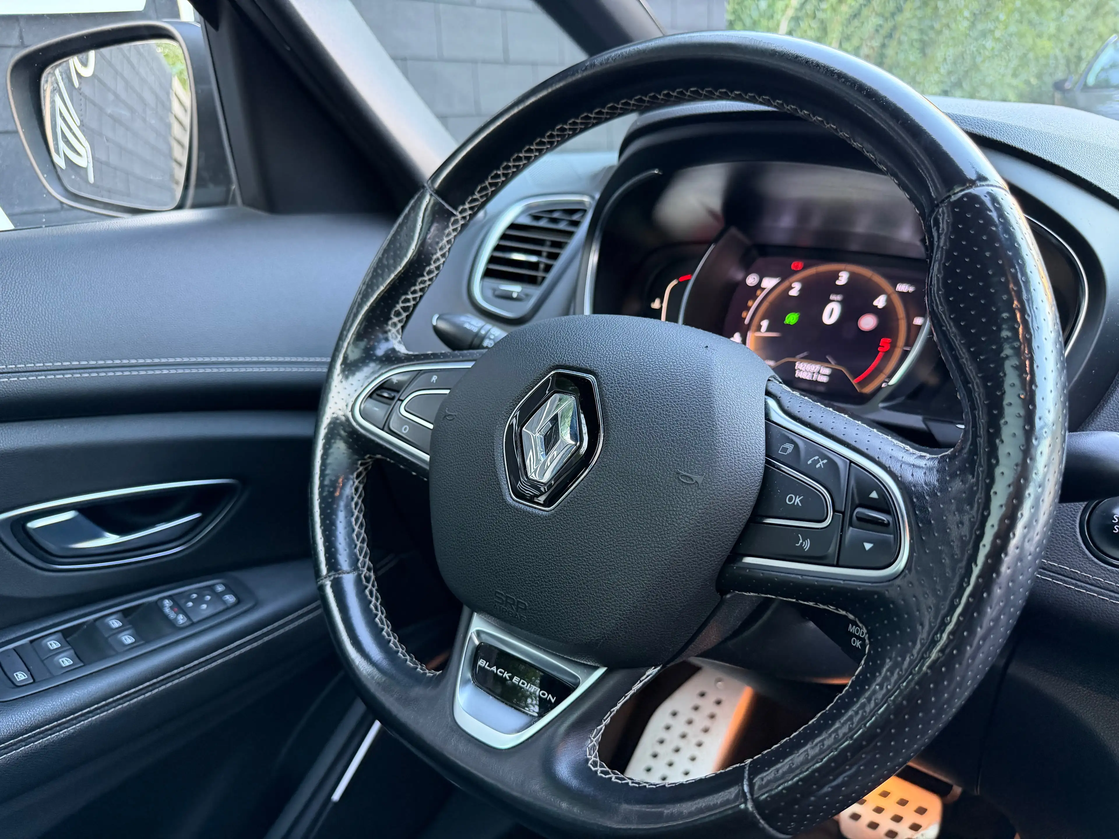 Renault Grand Scenic 1.7 Blue dCi Black Edition EDC 7 PLACES+CAMERA+BOSE+PANO+LED — photo 11