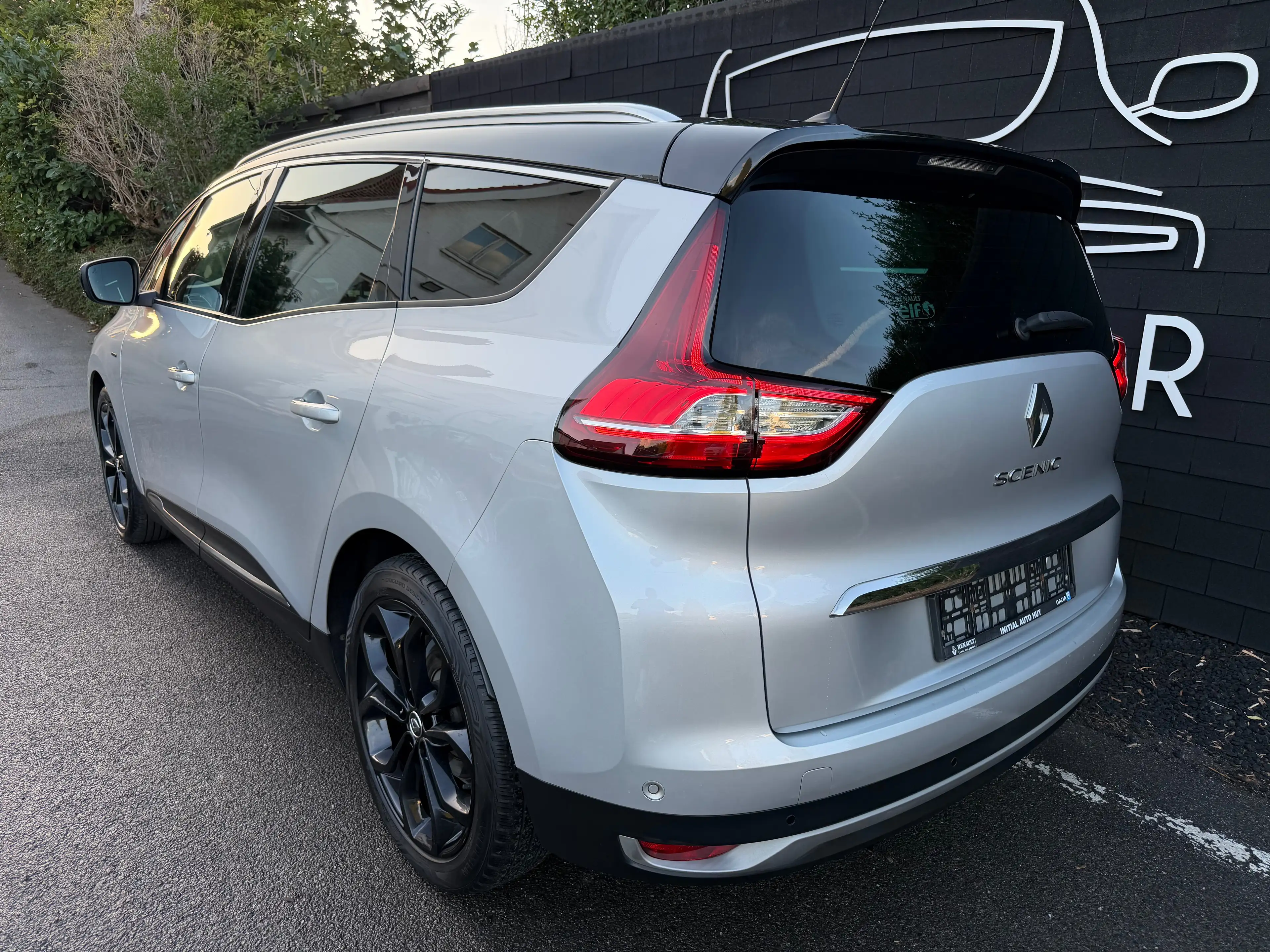 Renault Grand Scenic 1.7 Blue dCi Black Edition EDC 7 PLACES+CAMERA+BOSE+PANO+LED — photo 3