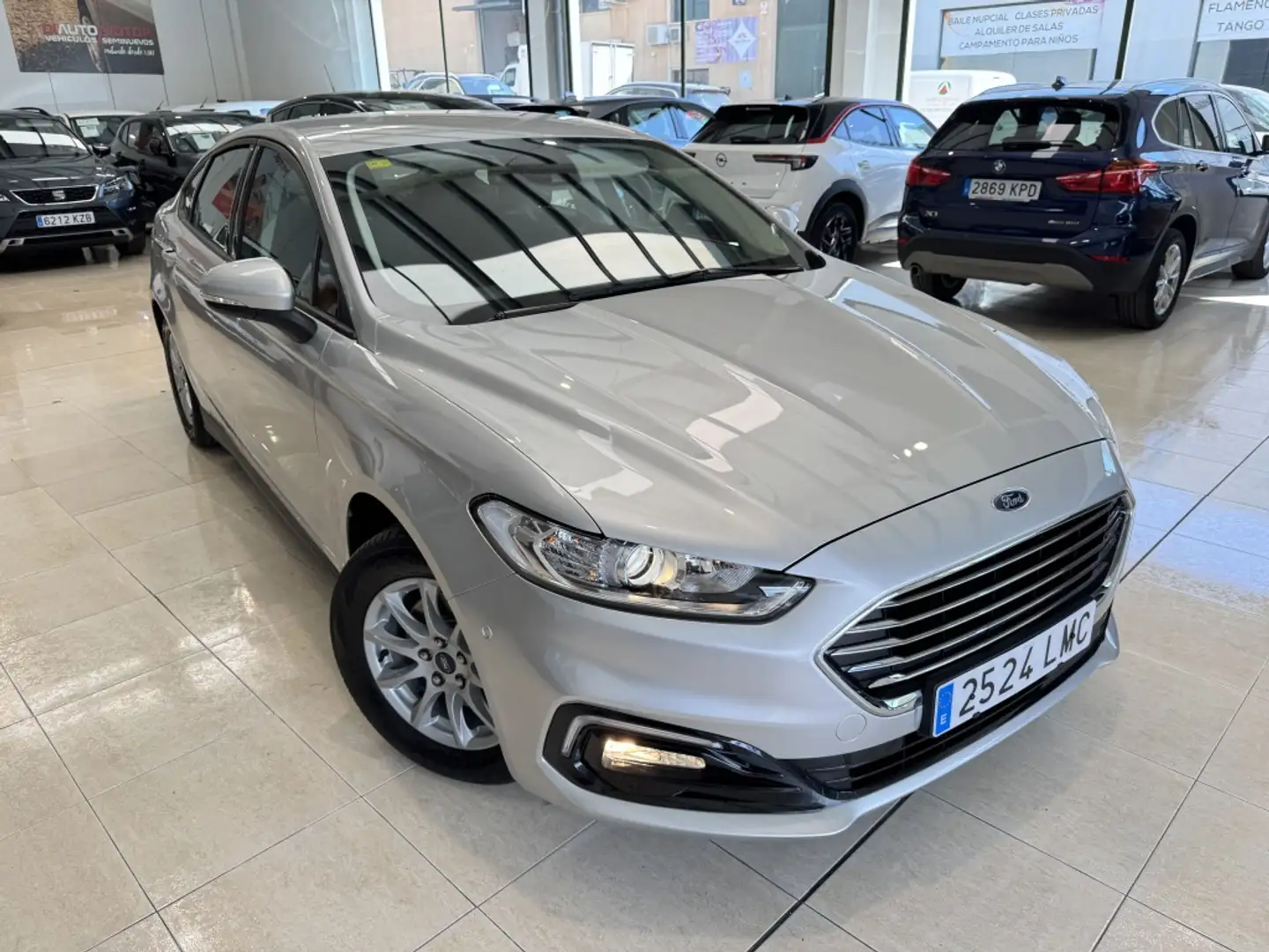 Ford Mondeo Sedán 2.0 HEV Titanium Gris - 2
