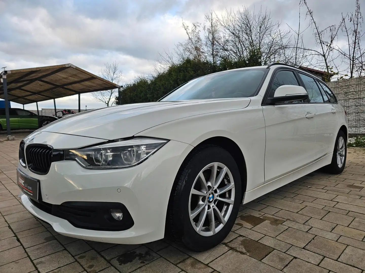 BMW 318 Baureihe 3 Touring 318 d Advantage Weiß - 2