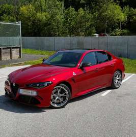 Giulia Quadrifoglio 2,9 Bi-Turbo 520 AT8 RWD Quadr