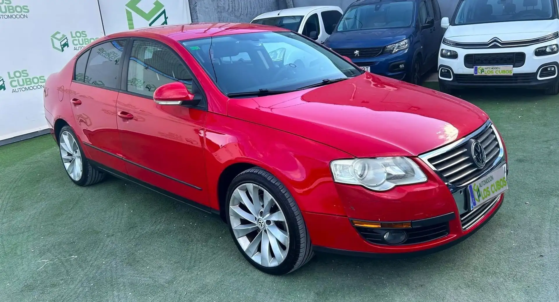 Volkswagen Passat 2.0TDI CR Advance Plus 110 Rojo - 1