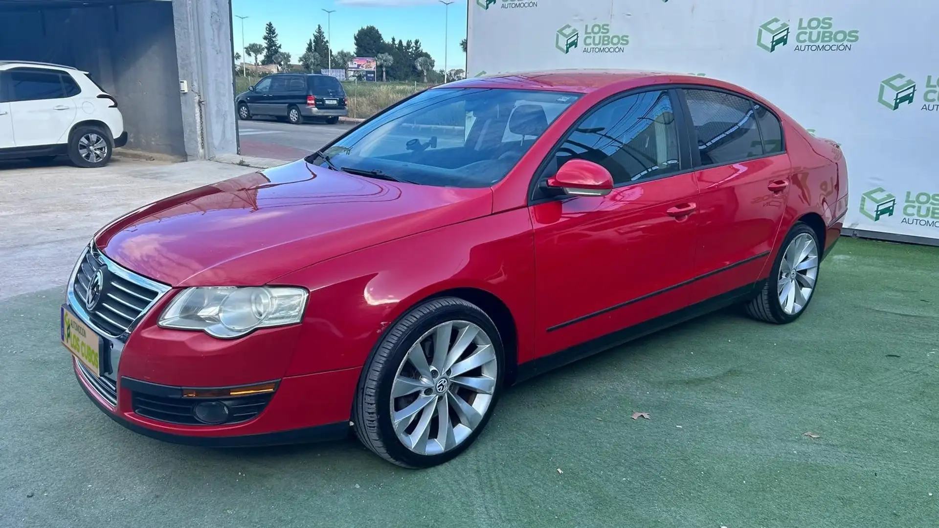 Volkswagen Passat 2.0TDI CR Advance Plus 110 Rojo - 2