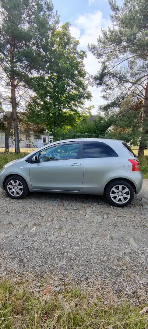 Toyota Yaris Sol Grau - 2