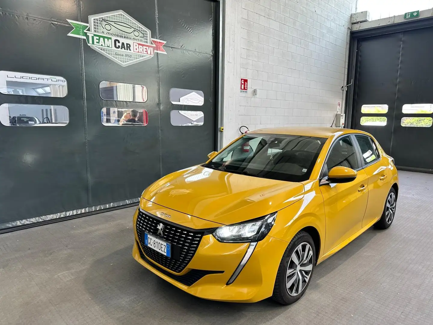 Peugeot 208 208 1.2 puretech ACTIVE s Jaune - 1