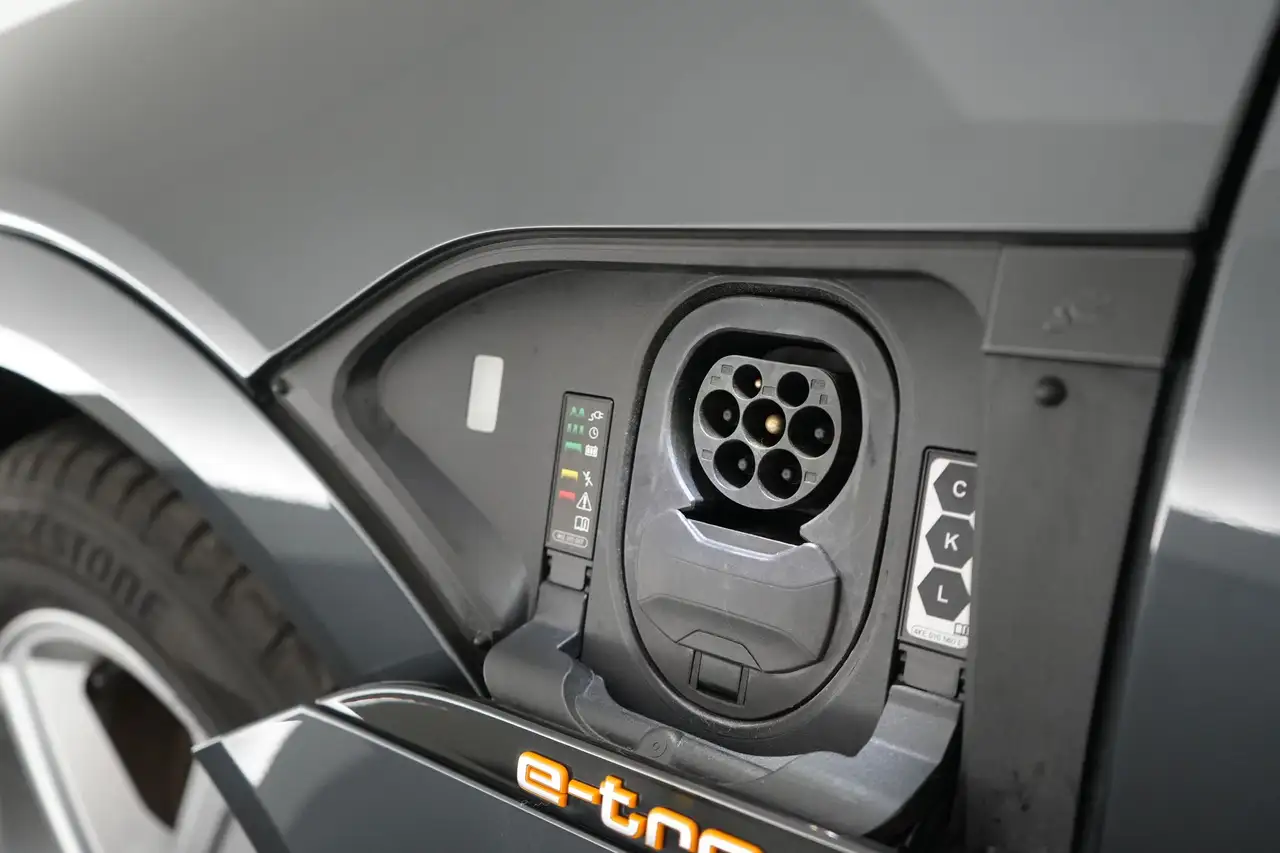 Audi e-tron 95 kWh 55 Quattro Advanced LEDER/CUIR LED GPS PDC, миниатюра 24