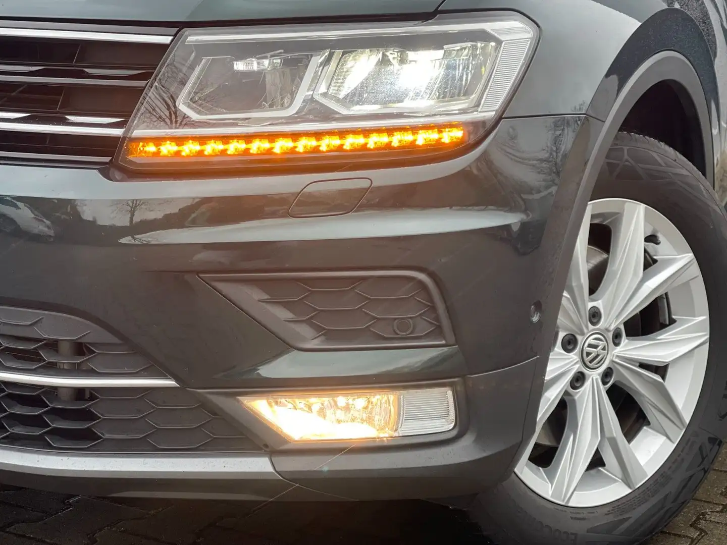 Volkswagen Tiguan Highline BMT 4Motion-Kamera-LED-AHK-18"LM Grün - 2