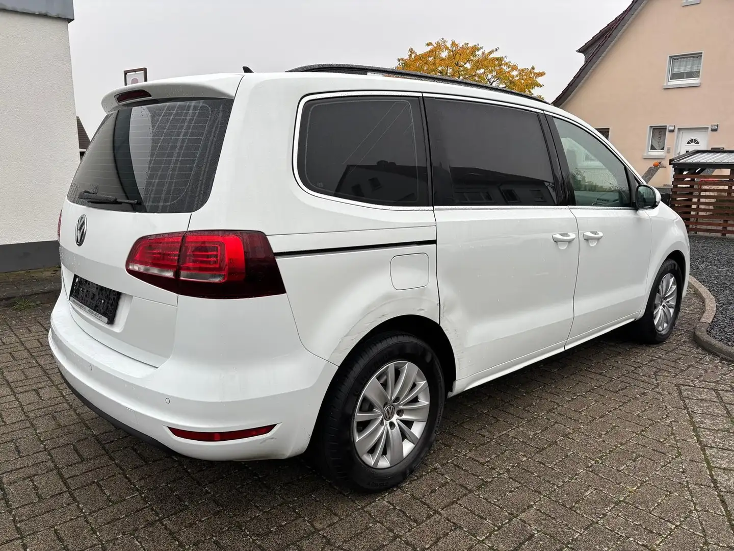 Volkswagen Sharan Comfortline BMT 7 Sitzer Navi Alu PDC RFK Blanc - 2