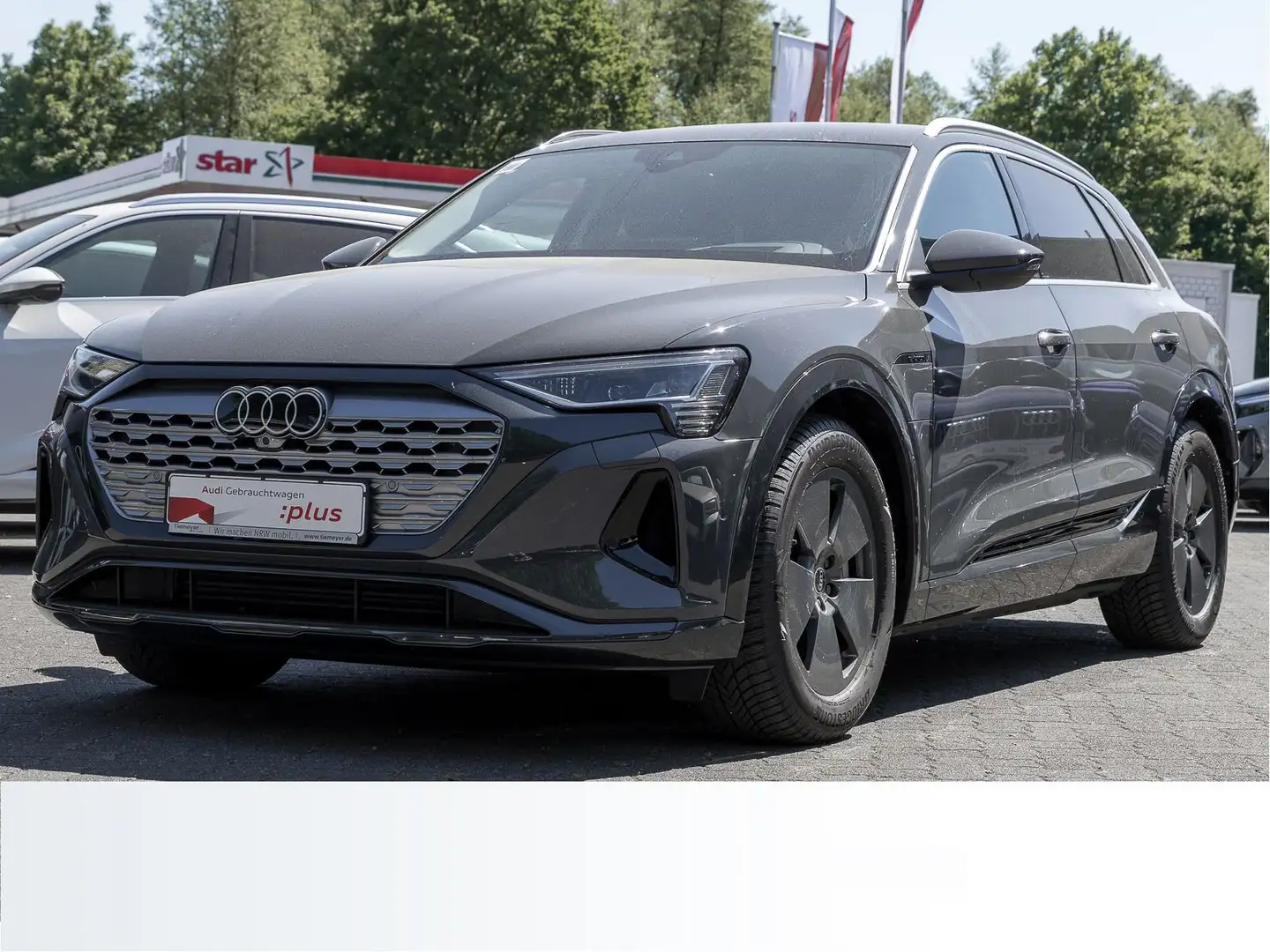 Audi Q8 e-tron 50 Q ADVANCED LM20 LEDER HuD AHK Grau - 2