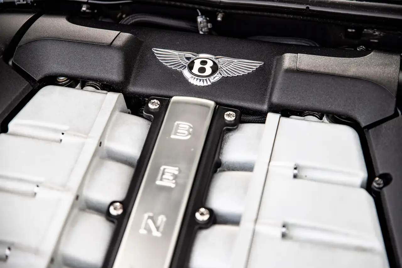 Bentley Flying Spur снимка Bentley Flying Spur