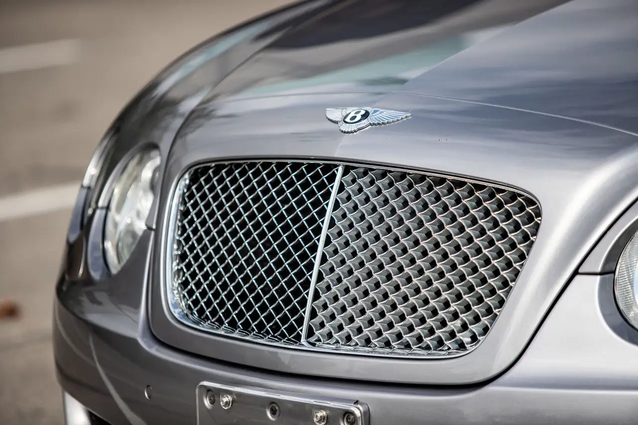 Bentley Flying Spur снимка Bentley Flying Spur