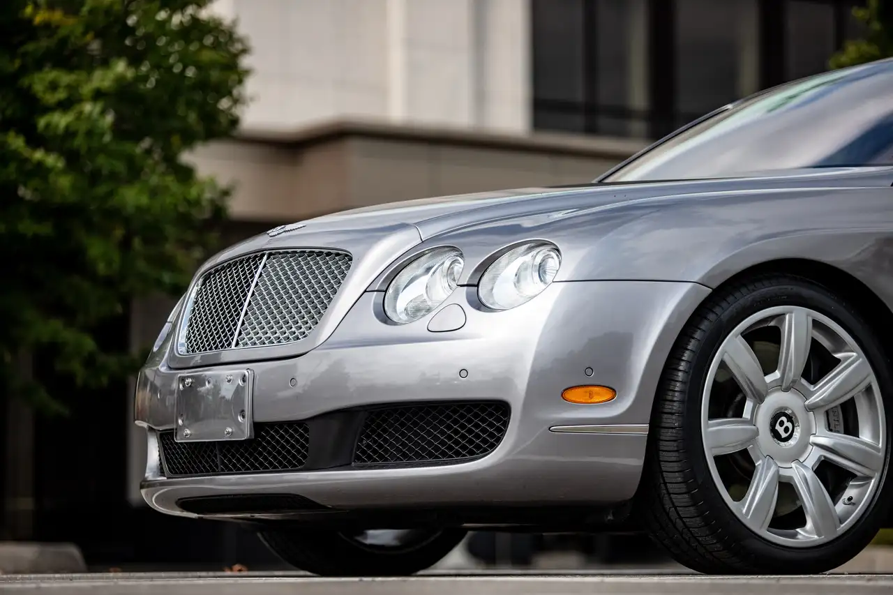Bentley Flying Spur снимка Bentley Flying Spur