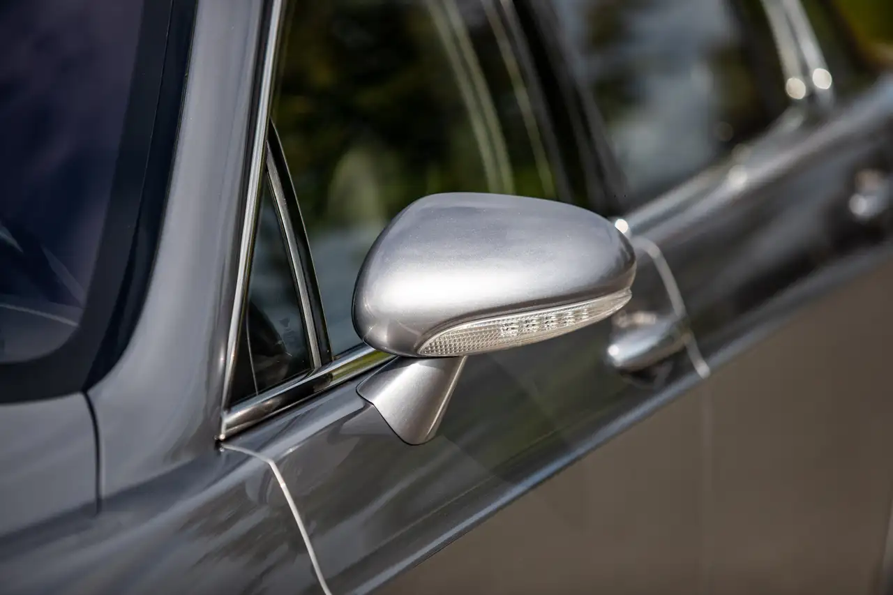 Bentley Flying Spur снимка Bentley Flying Spur