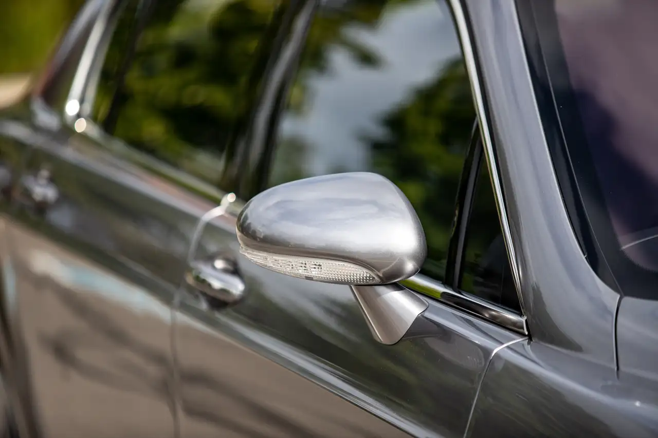 Bentley Flying Spur снимка Bentley Flying Spur