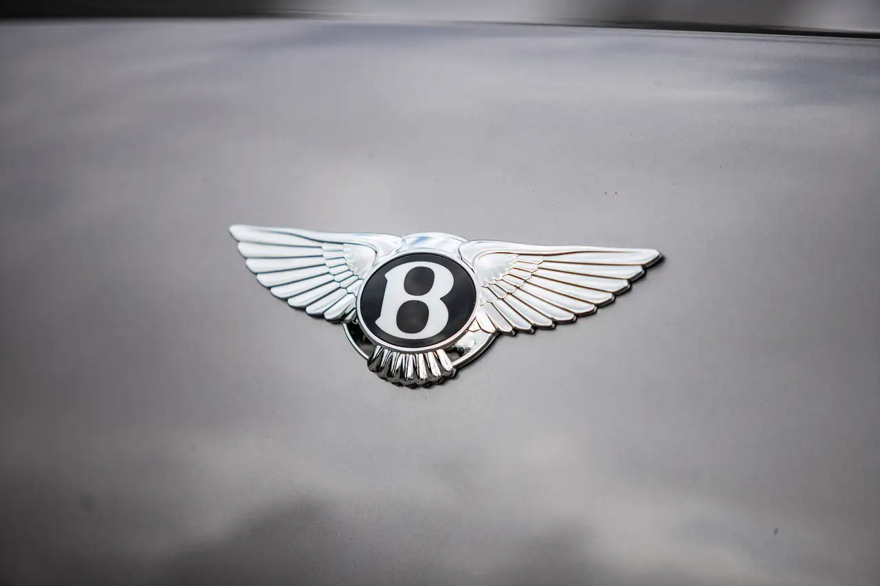 Bentley Flying Spur снимка Bentley Flying Spur