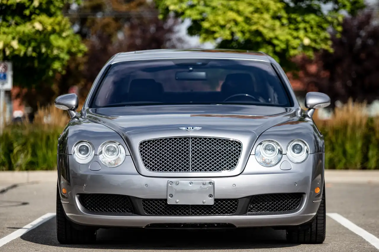 Bentley Flying Spur снимка Bentley Flying Spur