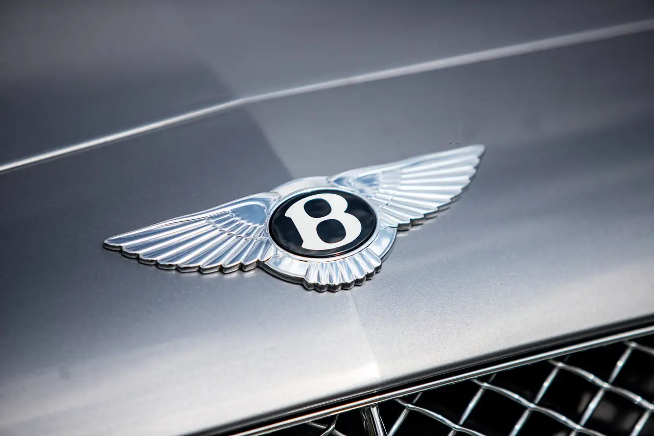 Bentley Flying Spur снимка Bentley Flying Spur