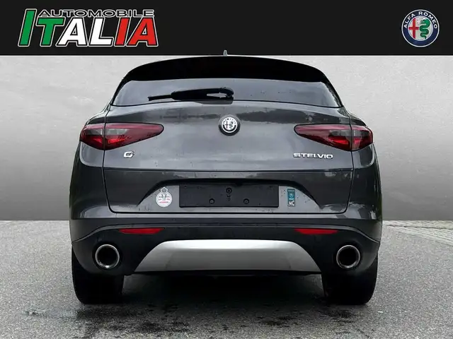 Alfa Romeo Stelvio view 4