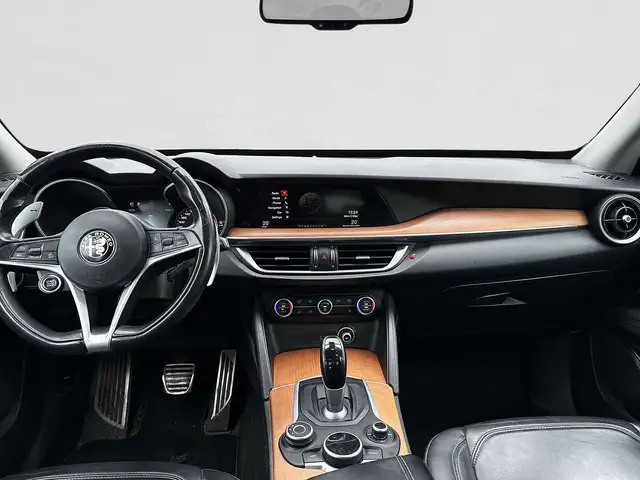 Alfa Romeo Stelvio view 7