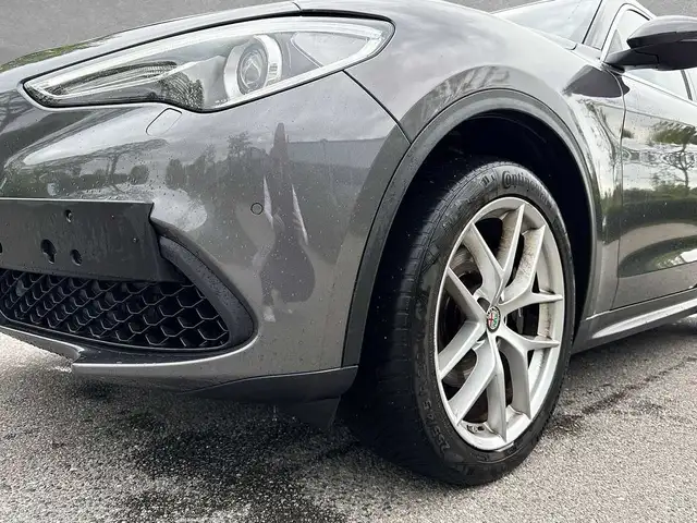 Alfa Romeo Stelvio view 13