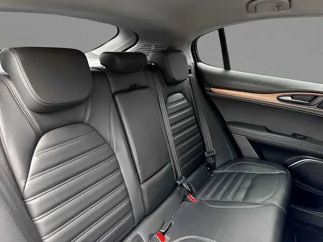 Alfa Romeo Stelvio view 8