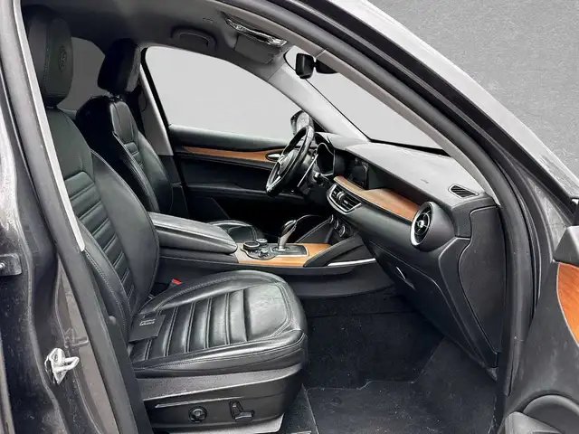 Alfa Romeo Stelvio view 6