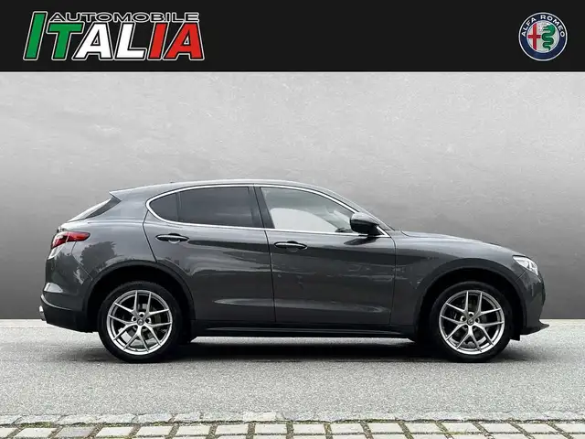 Alfa Romeo Stelvio view 3