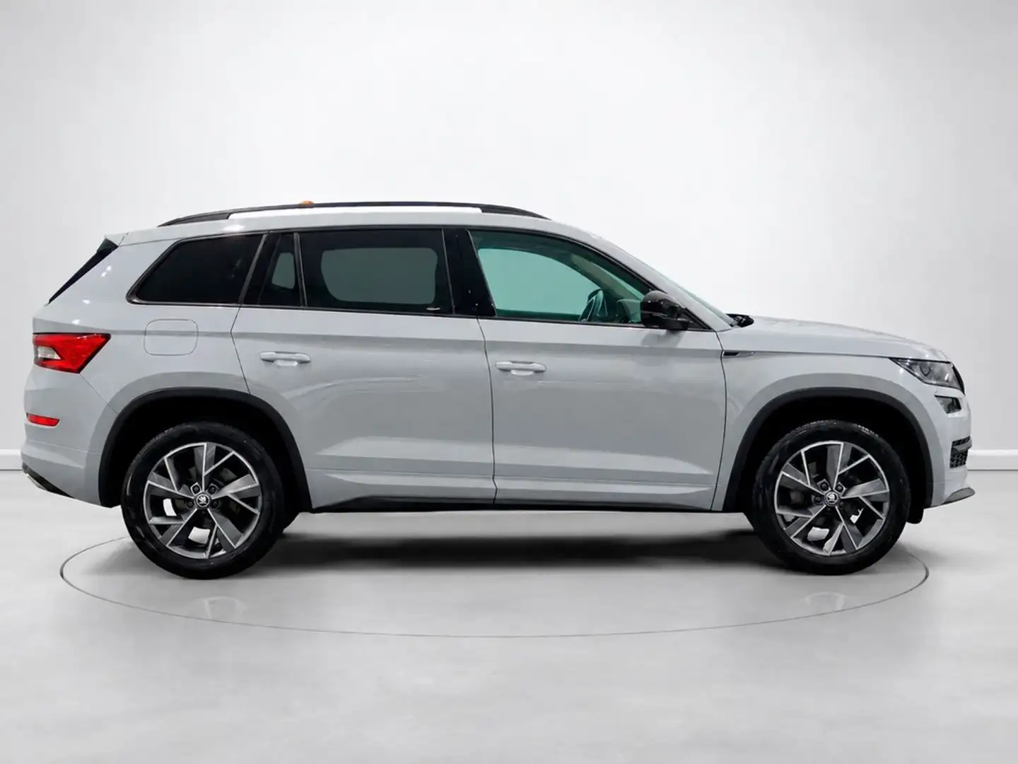 Skoda Kodiaq 1.5 TSI Sportline 4x2 DSG 110kW Gris - 2